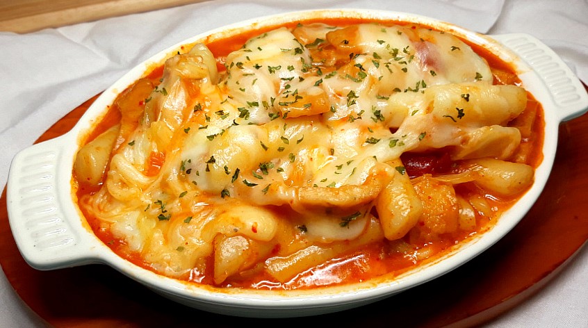 Order 치즈떡볶이 Spicy Rice Cake with Cheese food online from Duri Pocha store, Ridgefield on bringmethat.com