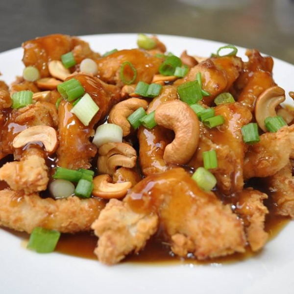 Order Cashew Chicken food online from King's Asian Chef store, Springfield on bringmethat.com