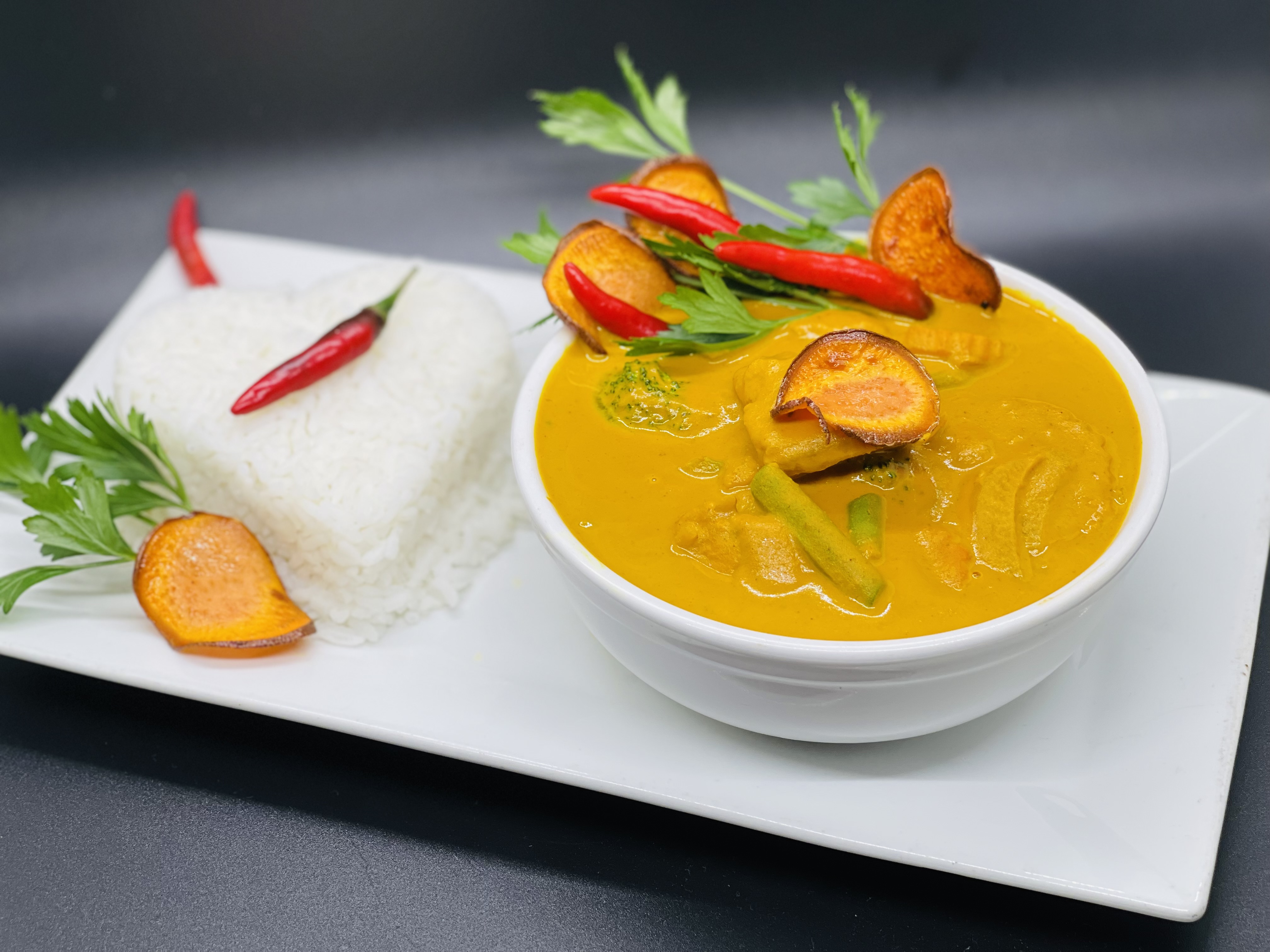 Order Yellow Curry food online from Spring Thai store, Petaluma on bringmethat.com