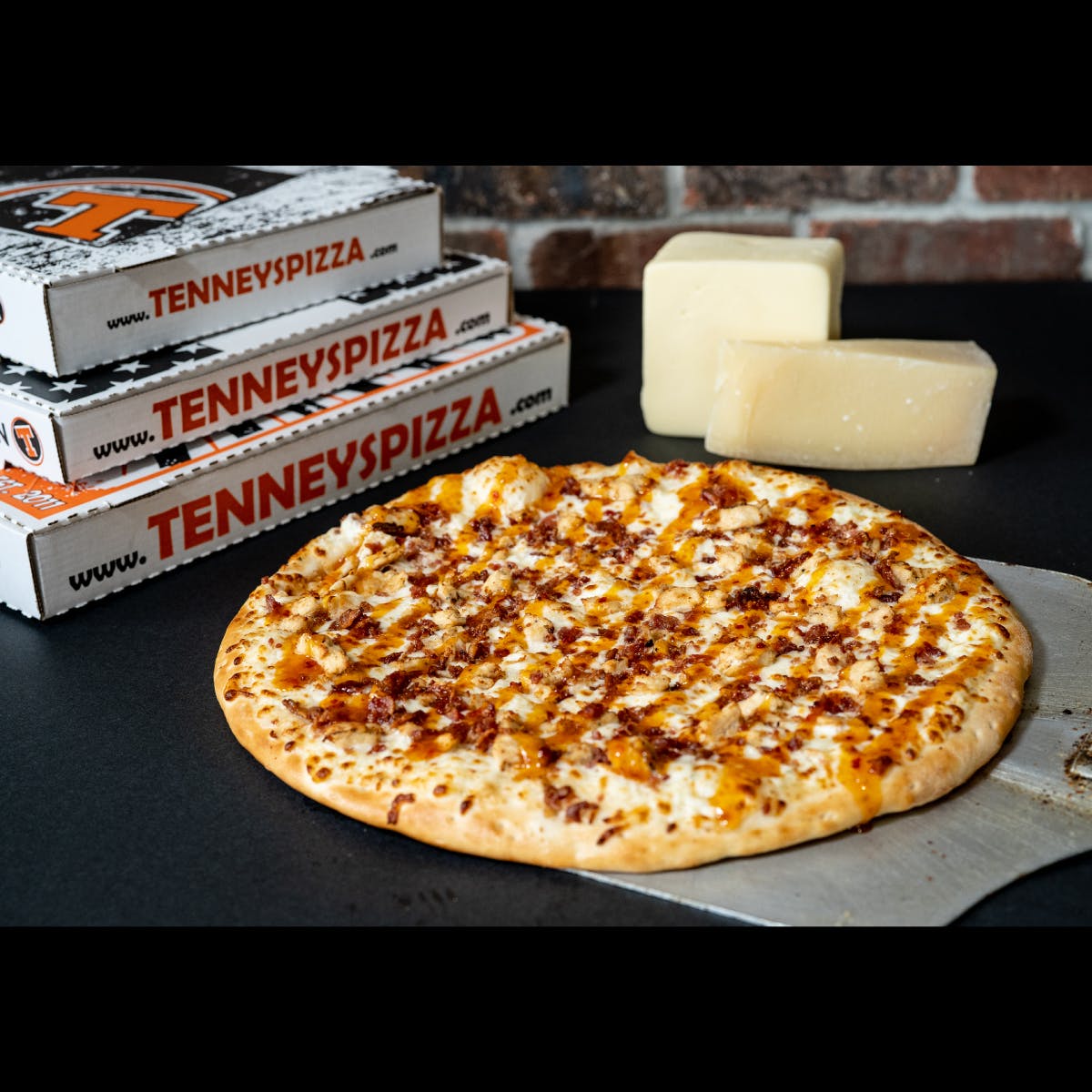 Order Chicken Bacon Ranch Pizza - Small 10'' food online from Tenney's Pizza store, Saratoga Springs on bringmethat.com