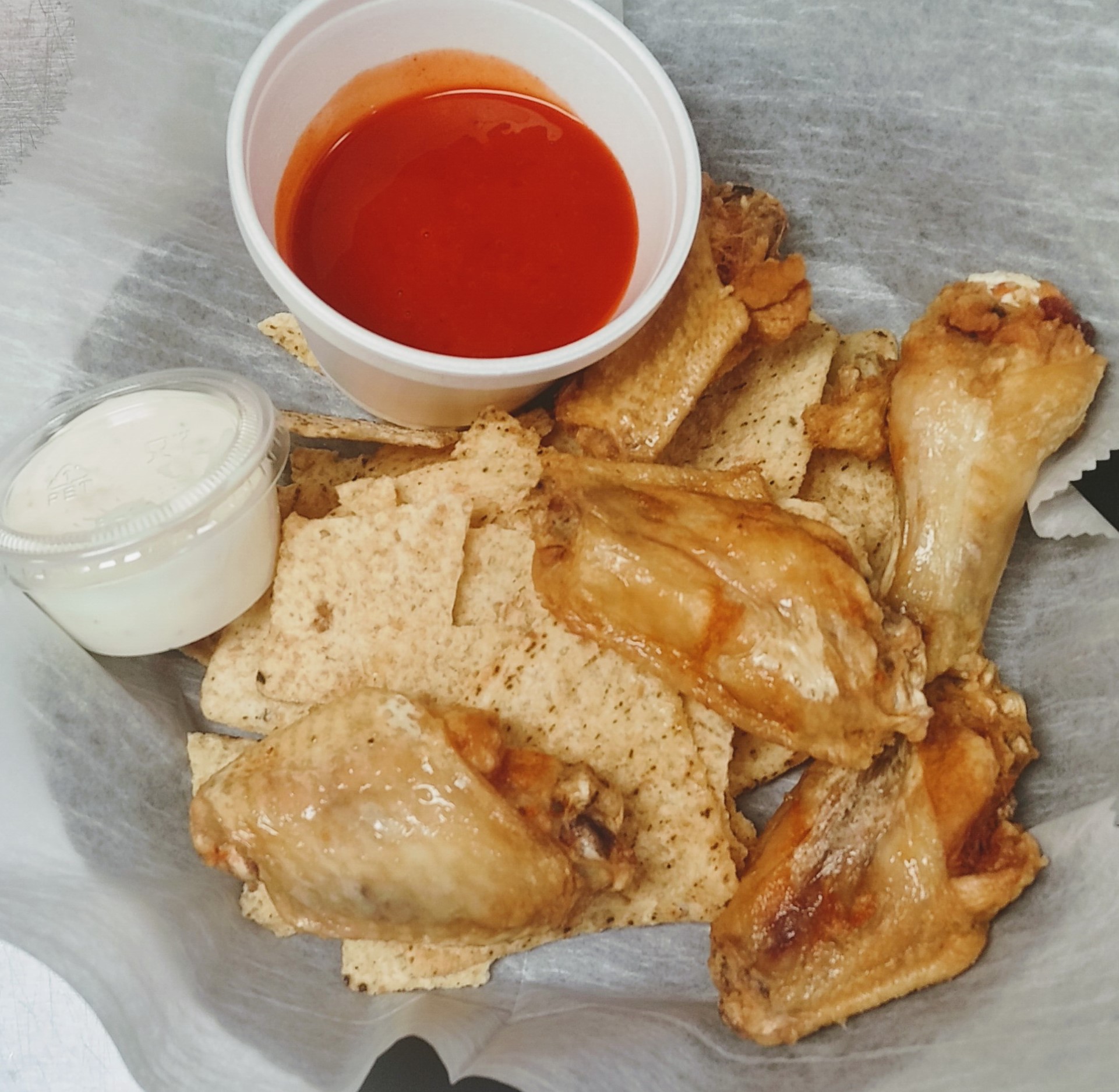 Order Chicken Wings food online from Mac Hideaway Bar & Grill store, New Albany on bringmethat.com