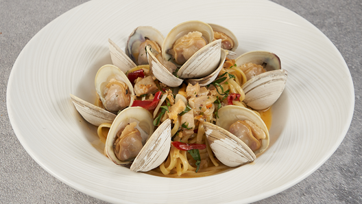 Order Linguine with White Clam Sauce food online from Palm store, Charlotte on bringmethat.com