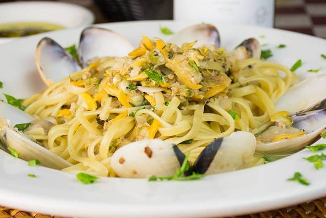 Order Linguine and Clams food online from Spaghetti Eddie's Restaurant store, Glendora on bringmethat.com