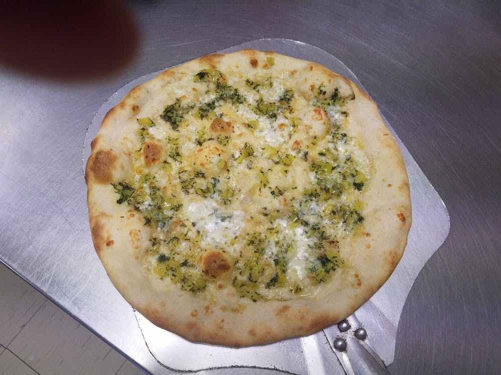 Order Broccoli Ricotta White Pizza - Medium 14'' (6 Slices) food online from Papi Pizzeria store, Browns Mills on bringmethat.com