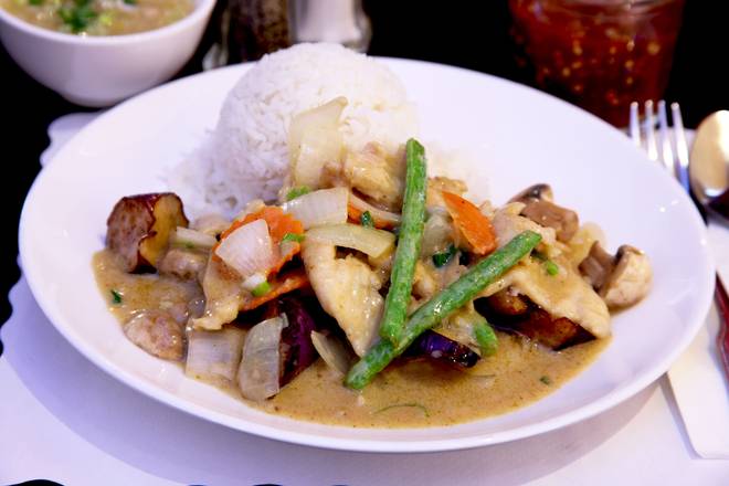 Order Curry Chicken food online from Ginger Cafe store, Sunnyvale on bringmethat.com