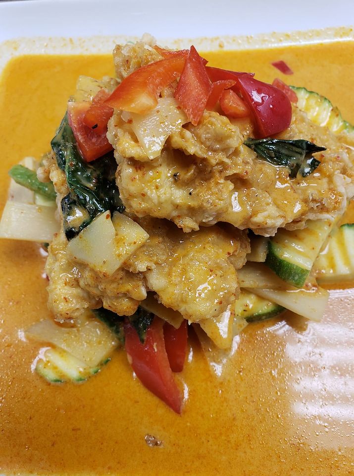 Order Red Curry Dinner Special food online from Bangkok Thai Restaurant store, Stow on bringmethat.com