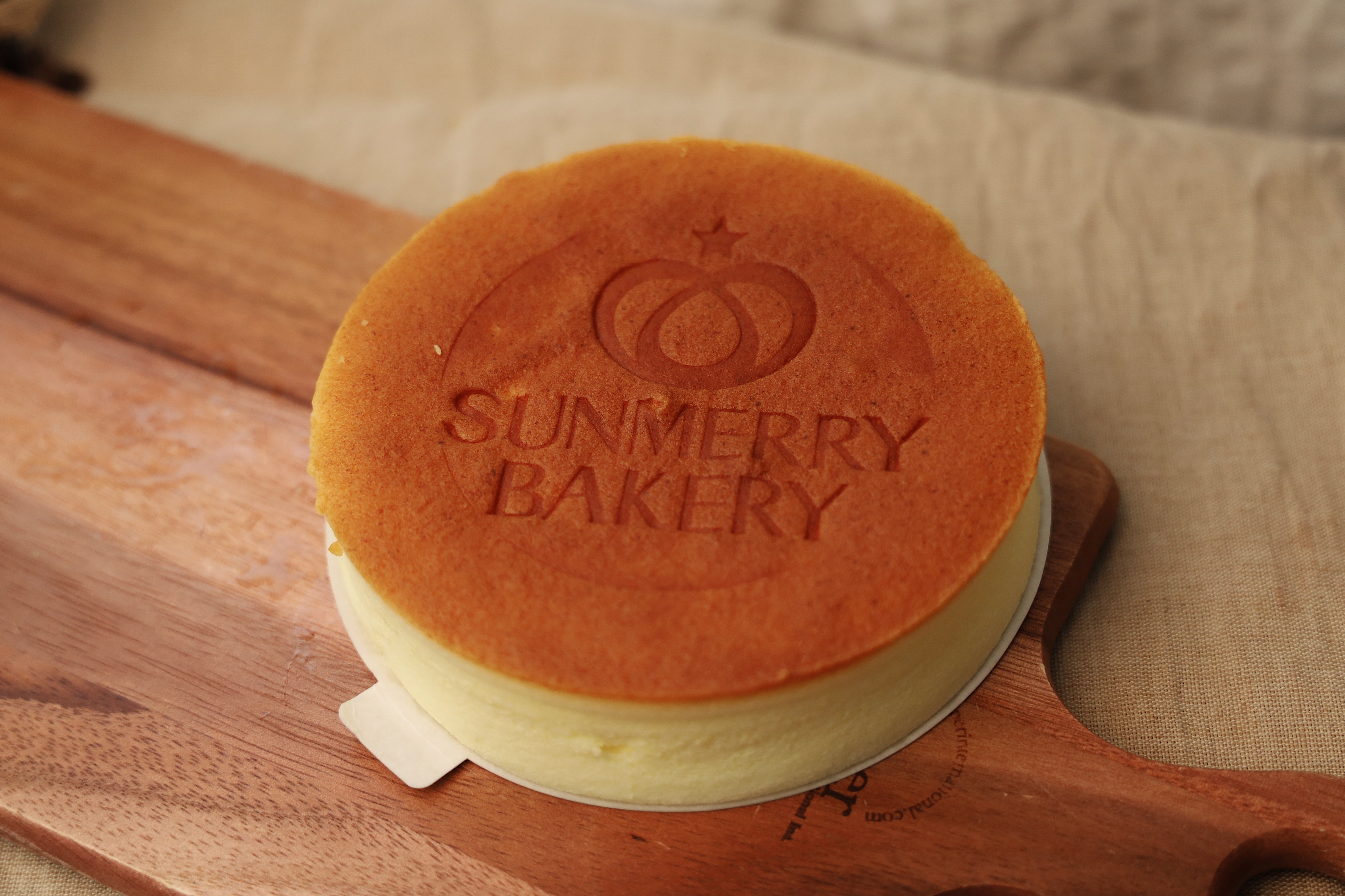 Order Japanese Cheese Cake food online from Sunmerry Bakery store, Gardena on bringmethat.com
