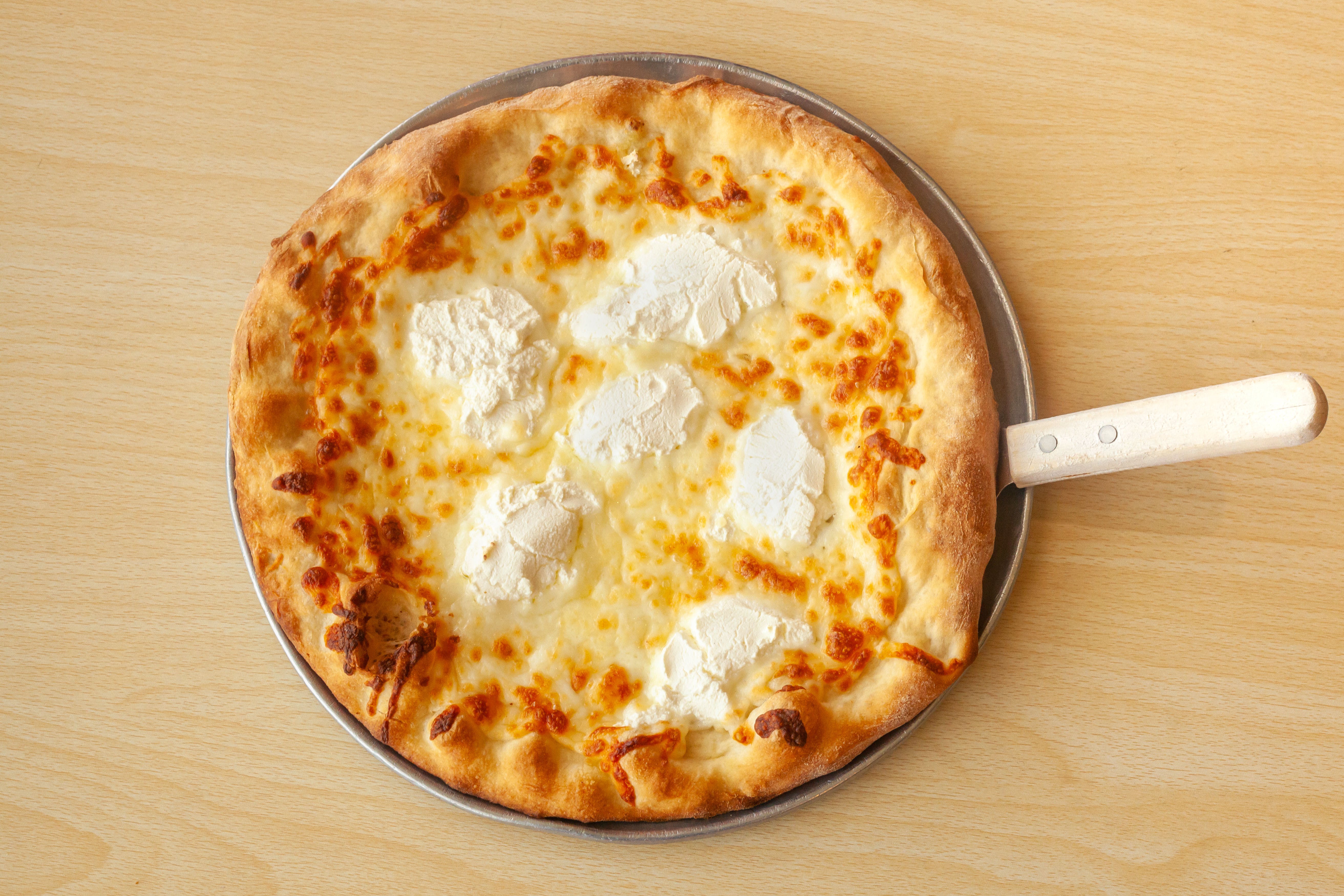 Order White Pizza - Personal 10'' food online from Candela's Pizzeria and Ristorante Italiano store, Midlothian on bringmethat.com