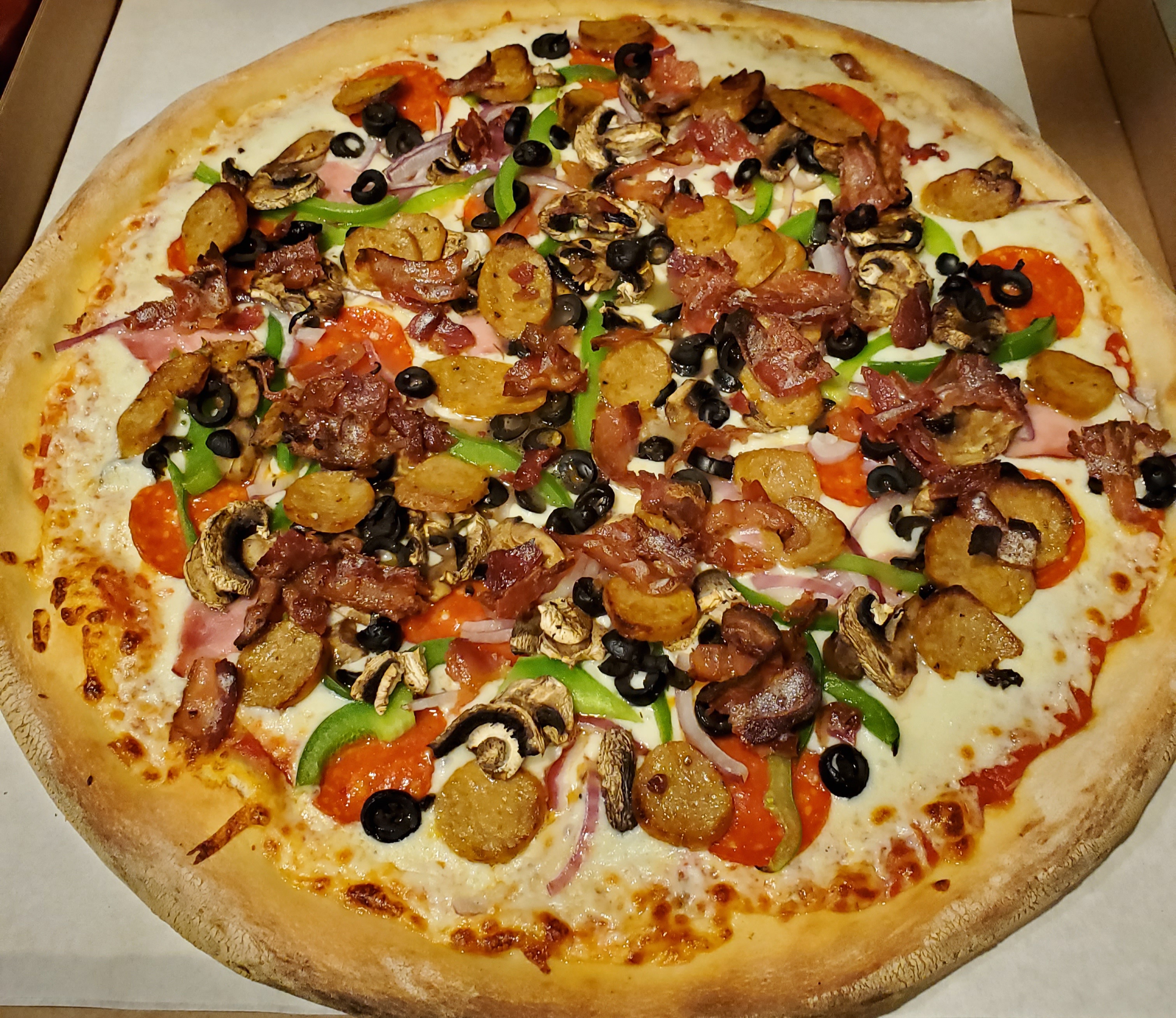 Order Deluxe Pizza food online from Alessandro's Place store, Los Angeles on bringmethat.com