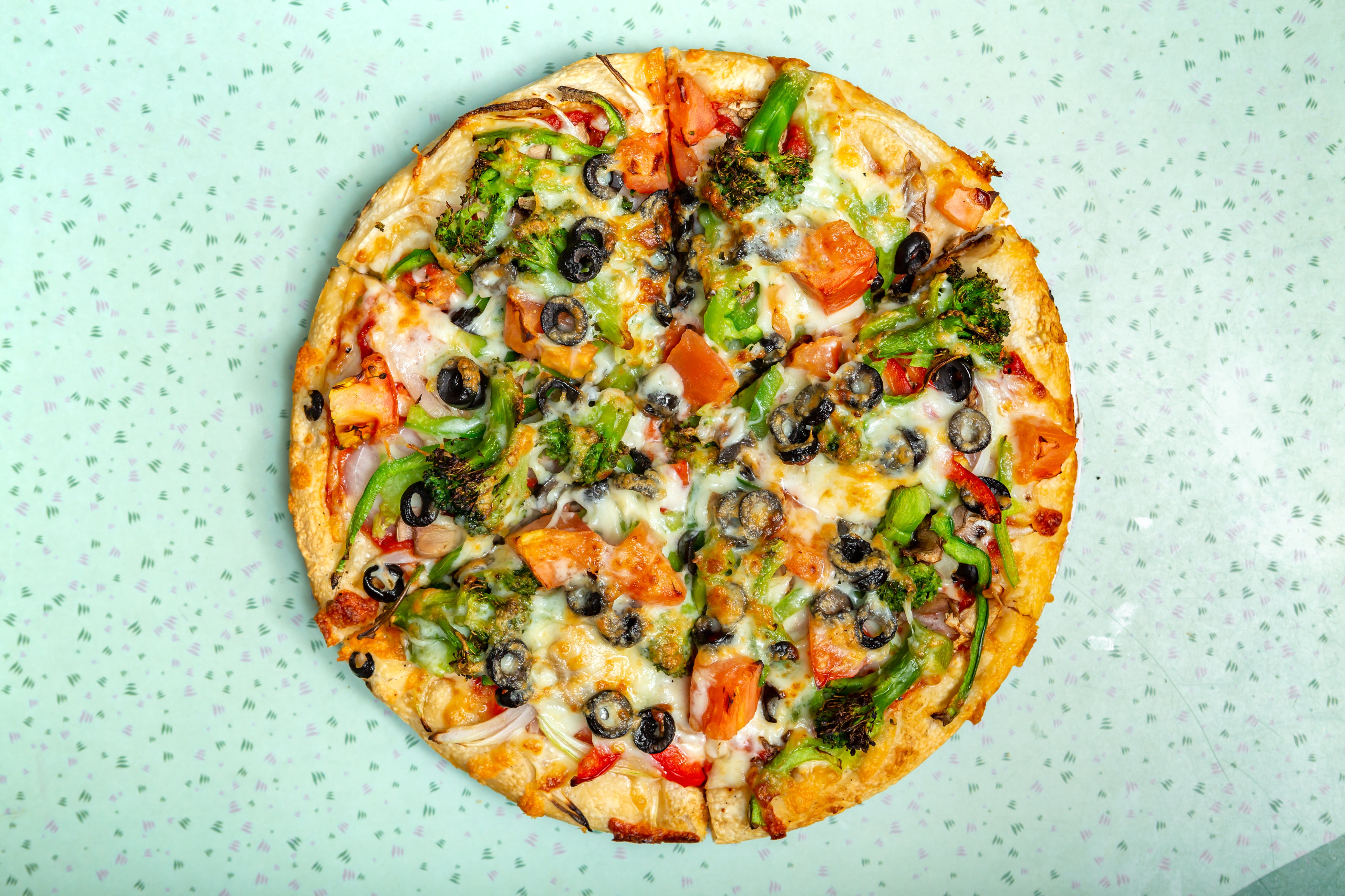 Order Veggie Pizza - Small 10'' food online from Lexington House Of Pizza store, Lexington on bringmethat.com