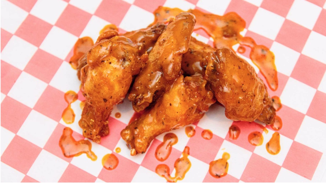 Order Traditional Wings food online from Scorers Sports Bar & Restaurant store, Morgantown on bringmethat.com