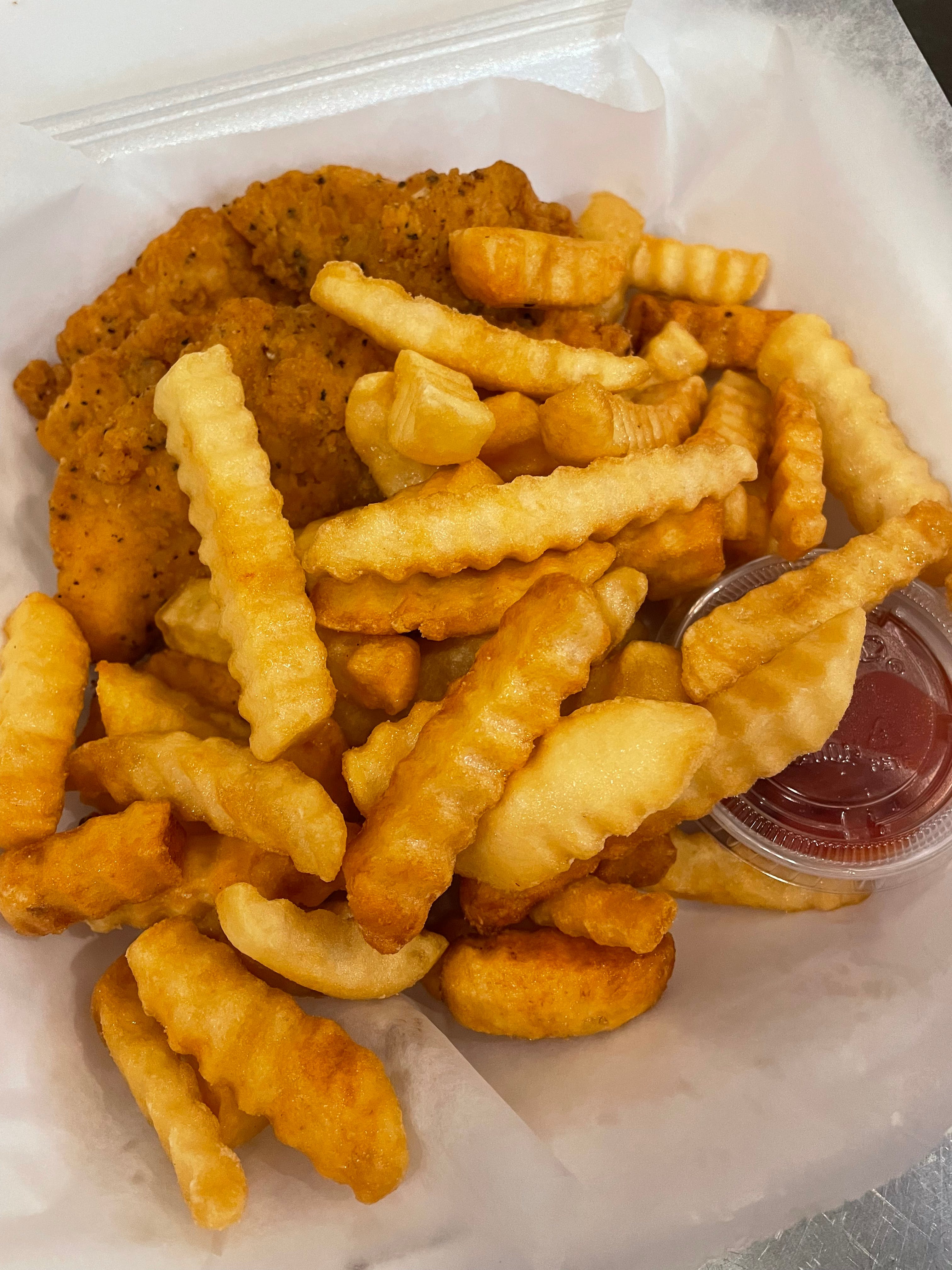 Order Chicken Tender & Fries Basket - 2 Pieces food online from Brooklyn Pizza & Pasta store, Cincinnati on bringmethat.com