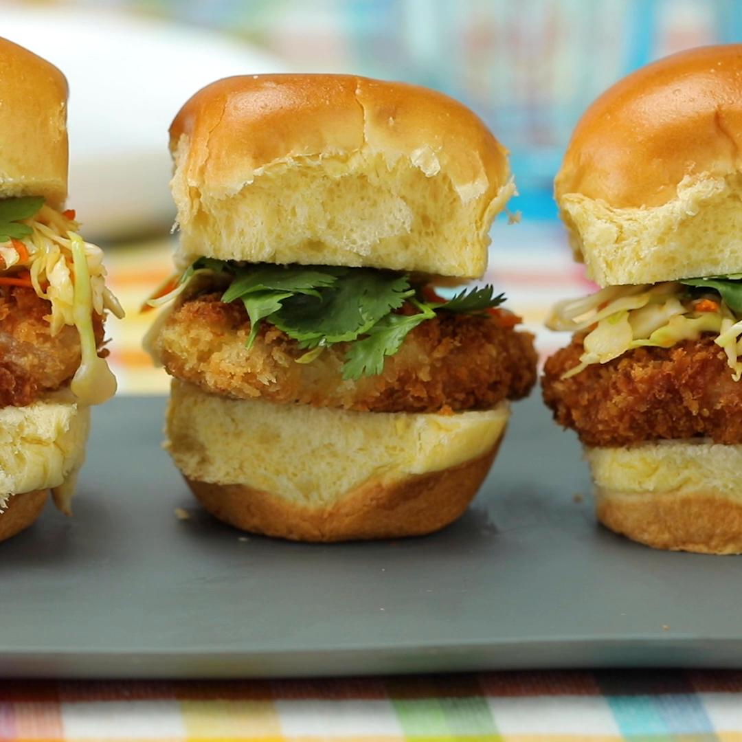 Order Fried Chicken Sliders food online from Dalton's Bar & Grill store, New York on bringmethat.com