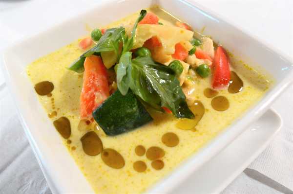 Order 67. Green Curry food online from Rialto Thai Kitchen store, Rialto on bringmethat.com