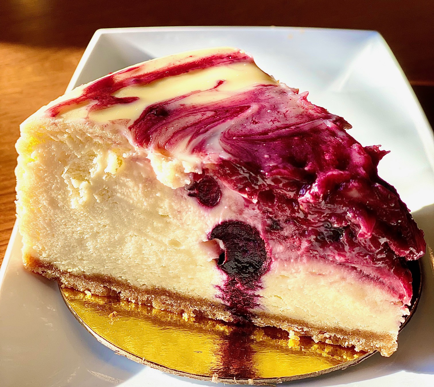 Order Blueberry White Chocolate Cheesecake food online from Libanais Resturant store, Lincolnwood on bringmethat.com