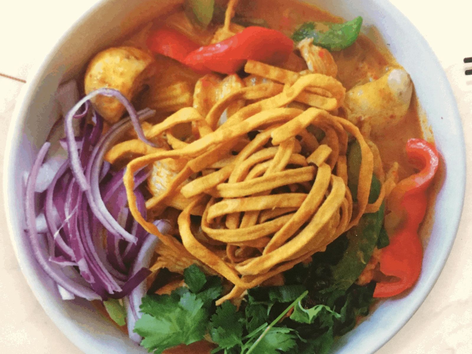 Order Curry Noodles food online from Toomie Thai store, Alameda on bringmethat.com