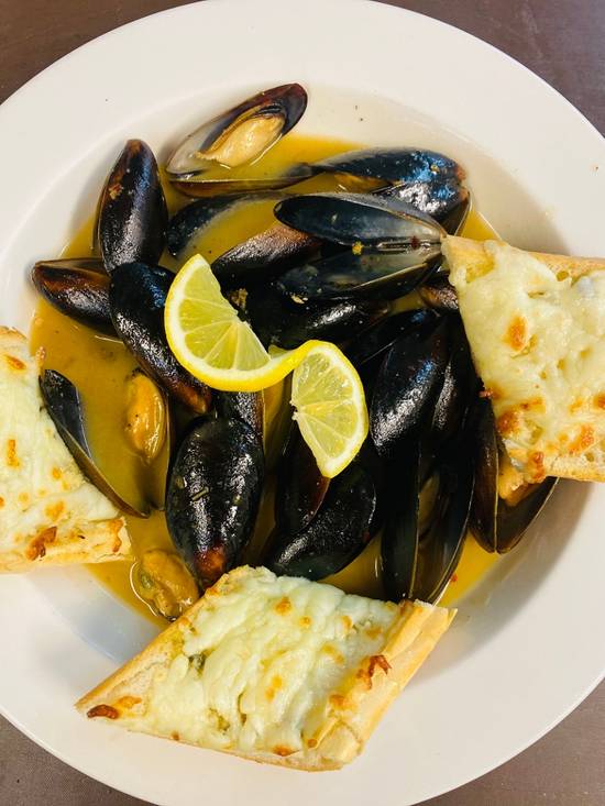 Order Zuppa Di Mussels food online from Lakeview Restaurant store, Coventry on bringmethat.com
