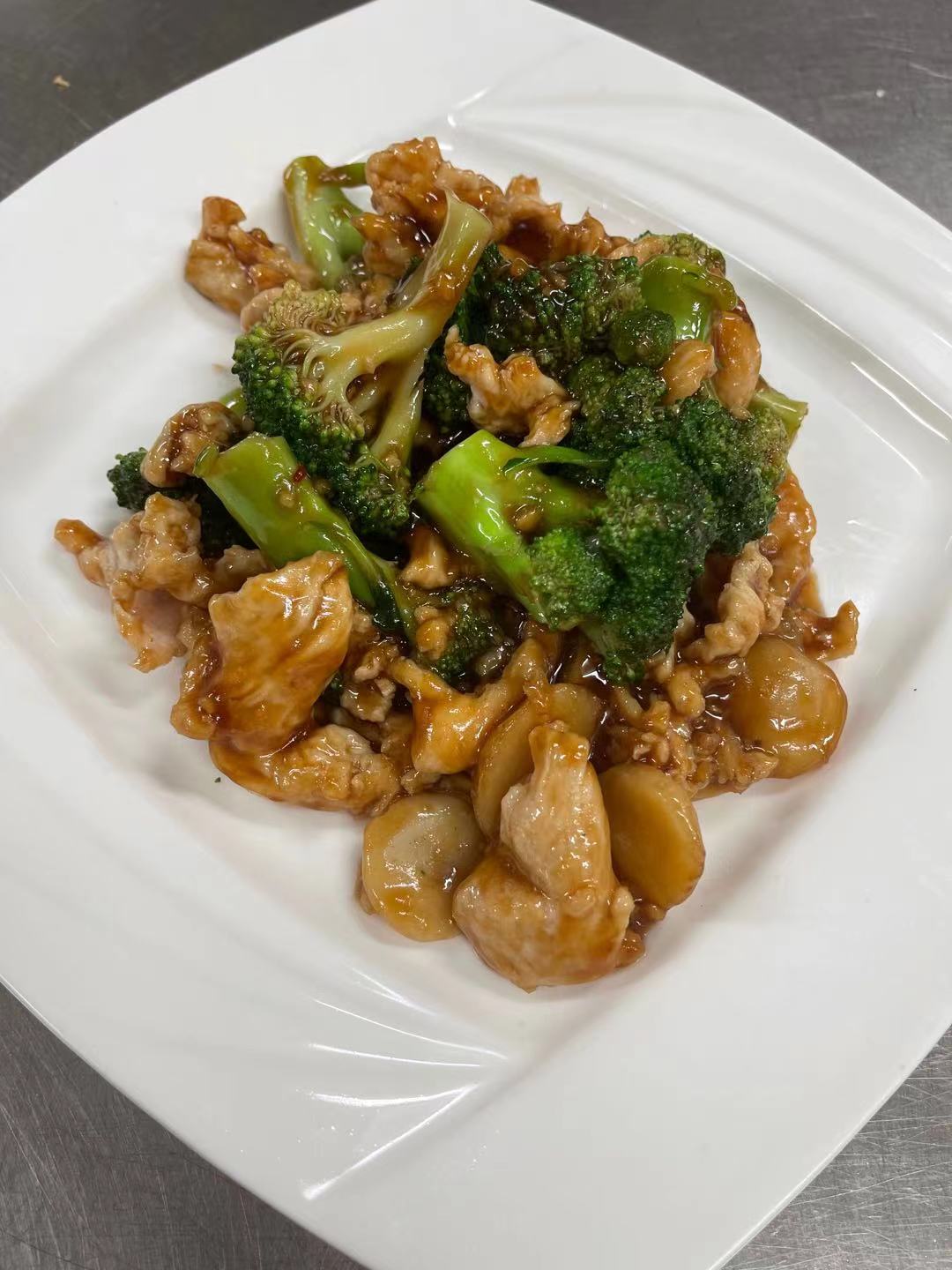 Order FD4. Chicken with Broccoli（FD)芥兰鸡 food online from Cathay House store, Waco on bringmethat.com