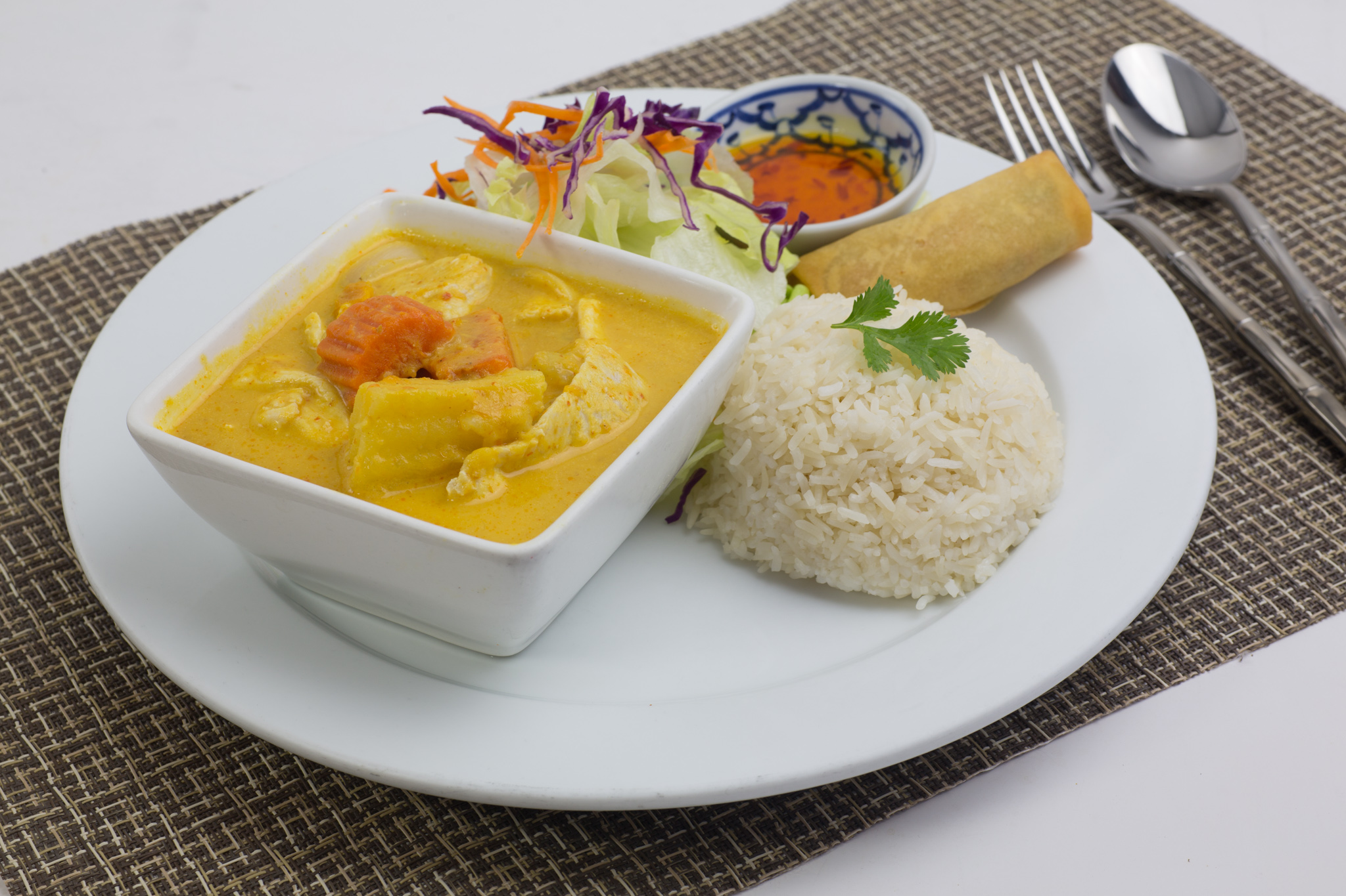 Order Yellow Curry Dinner Special food online from Thai Eagle Rox store, Los Angeles on bringmethat.com