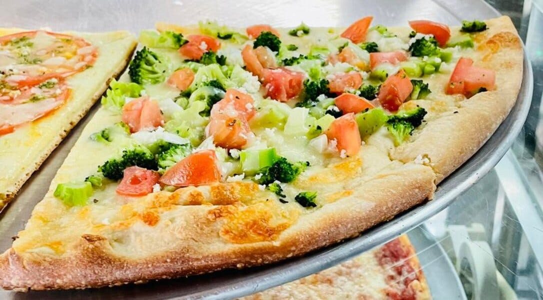 Order Garden Veggie Pizza - Small 12" food online from Mama Italian Pizzeria store, Nanticoke on bringmethat.com