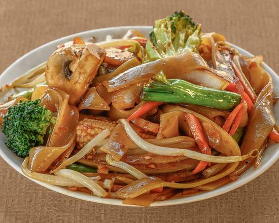 Order Chow Fun noodles food online from Cali's Vietnamese store, Minneapolis on bringmethat.com