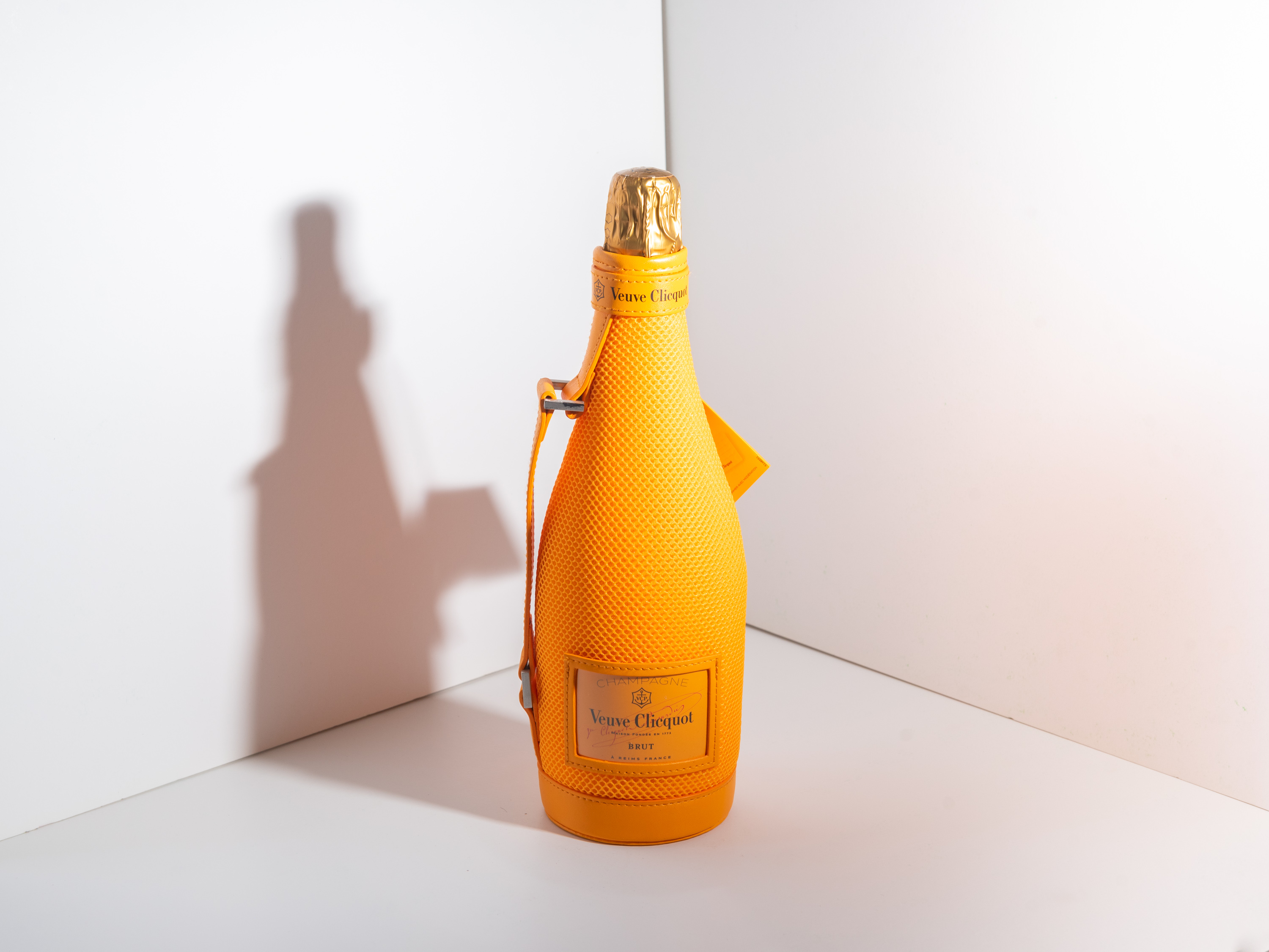 Order Veuve Clicquot Brut Yellow Label, 750 ml. Champagne food online from Village Liquor & Wine store, Glendale on bringmethat.com