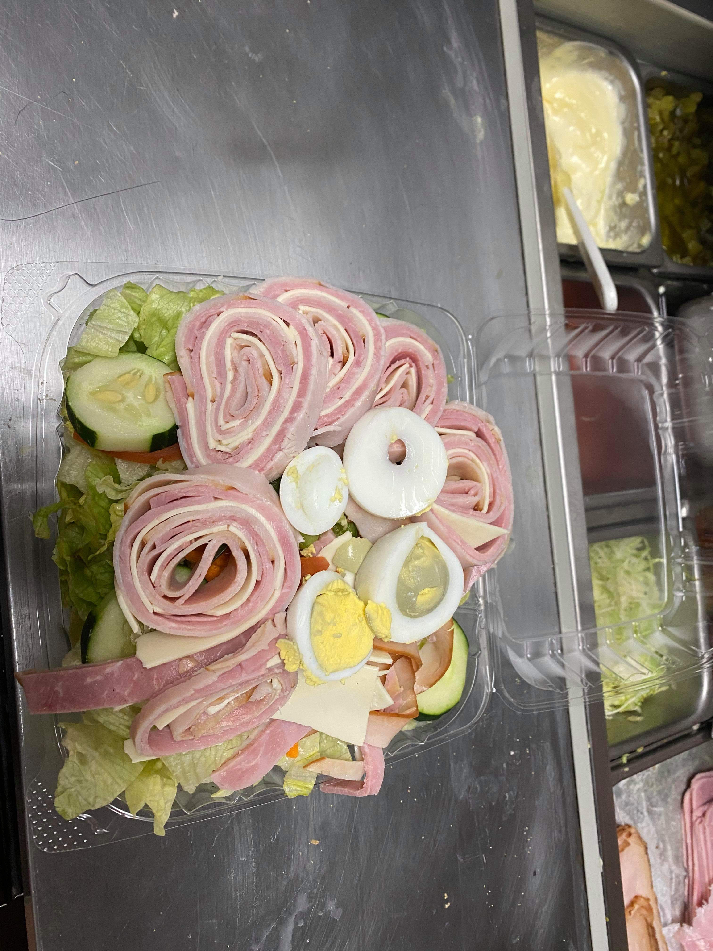 Order Chef Salad food online from Giovanni House Of Pizza store, Peabody on bringmethat.com