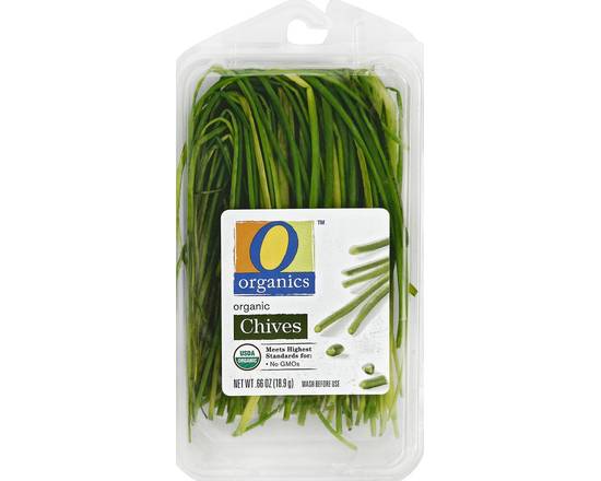 Order O Organics · Organic Fresh Chives (0.6 oz) food online from ACME Markets store, Norristown on bringmethat.com