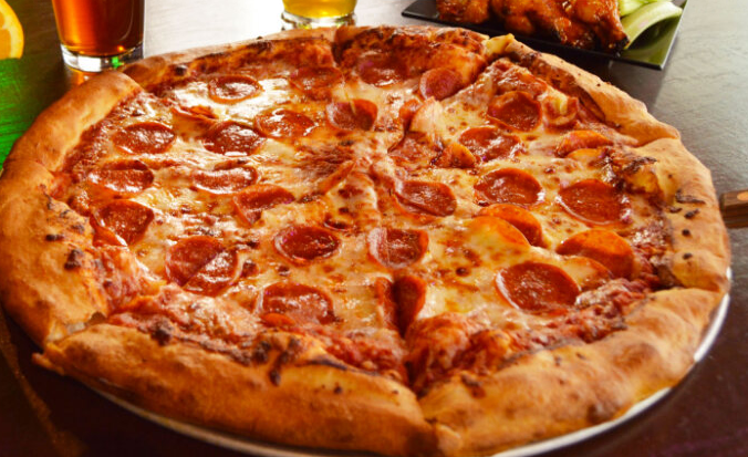 Order Pepperoni Pizza food online from Hero Sports Grill store, Bangor on bringmethat.com