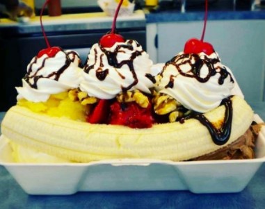 Order Banana Split food online from Ye Ole Fashioned Ice Cream & Sandwich Cafe store, Mount Pleasant on bringmethat.com