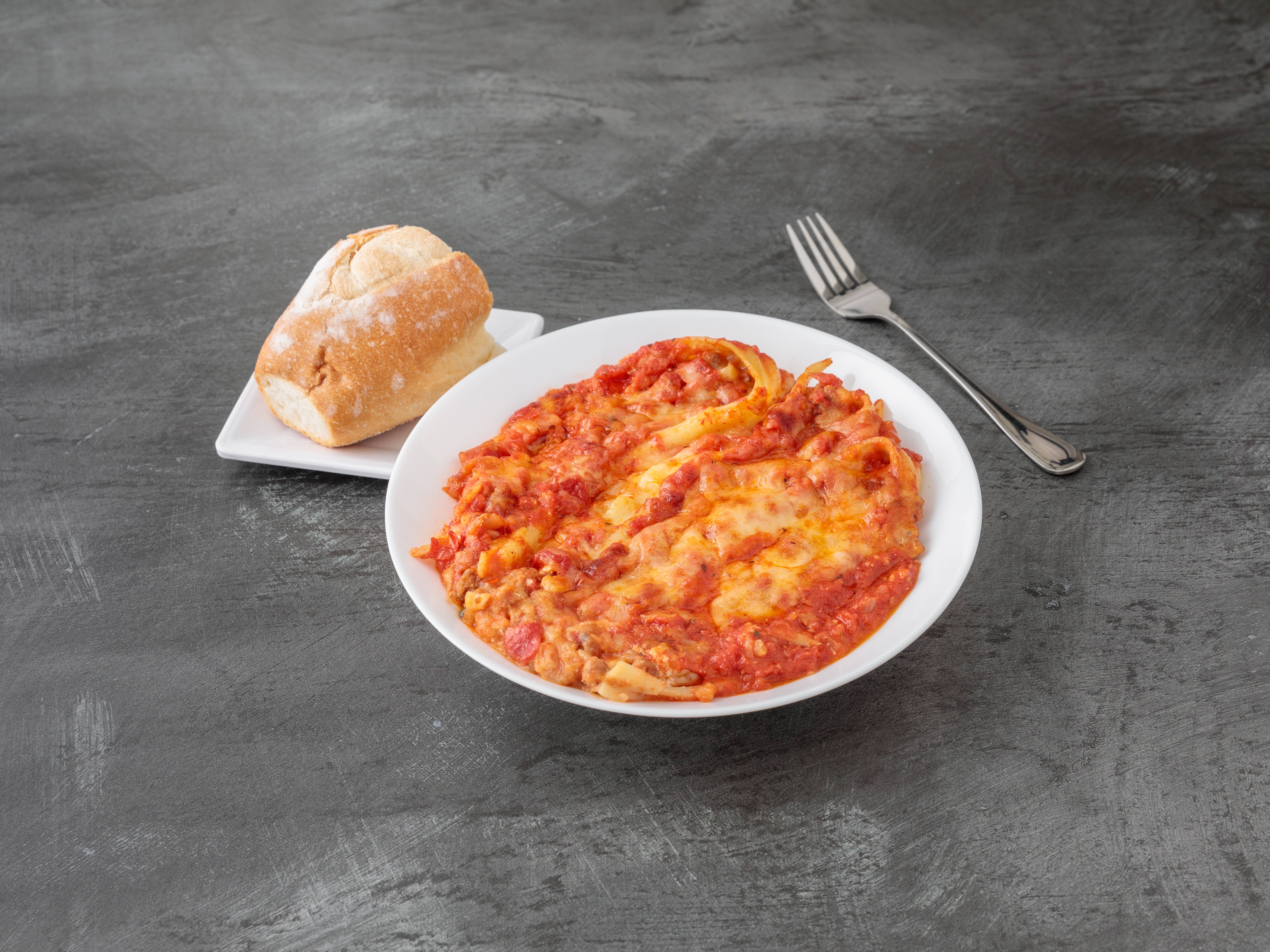 Order Lasagna food online from Famous Famiglia Pizza store, New York on bringmethat.com