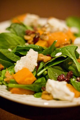 Order Nestico's Signature Spinach Salad food online from Nestico's Restaurant store, Syracuse on bringmethat.com