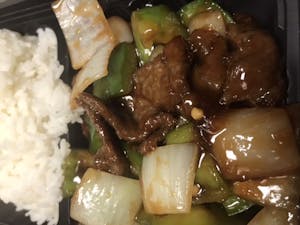 Order L午Pepper Steak with Onions 青椒牛L26 food online from Moon Wok store, Lenexa on bringmethat.com
