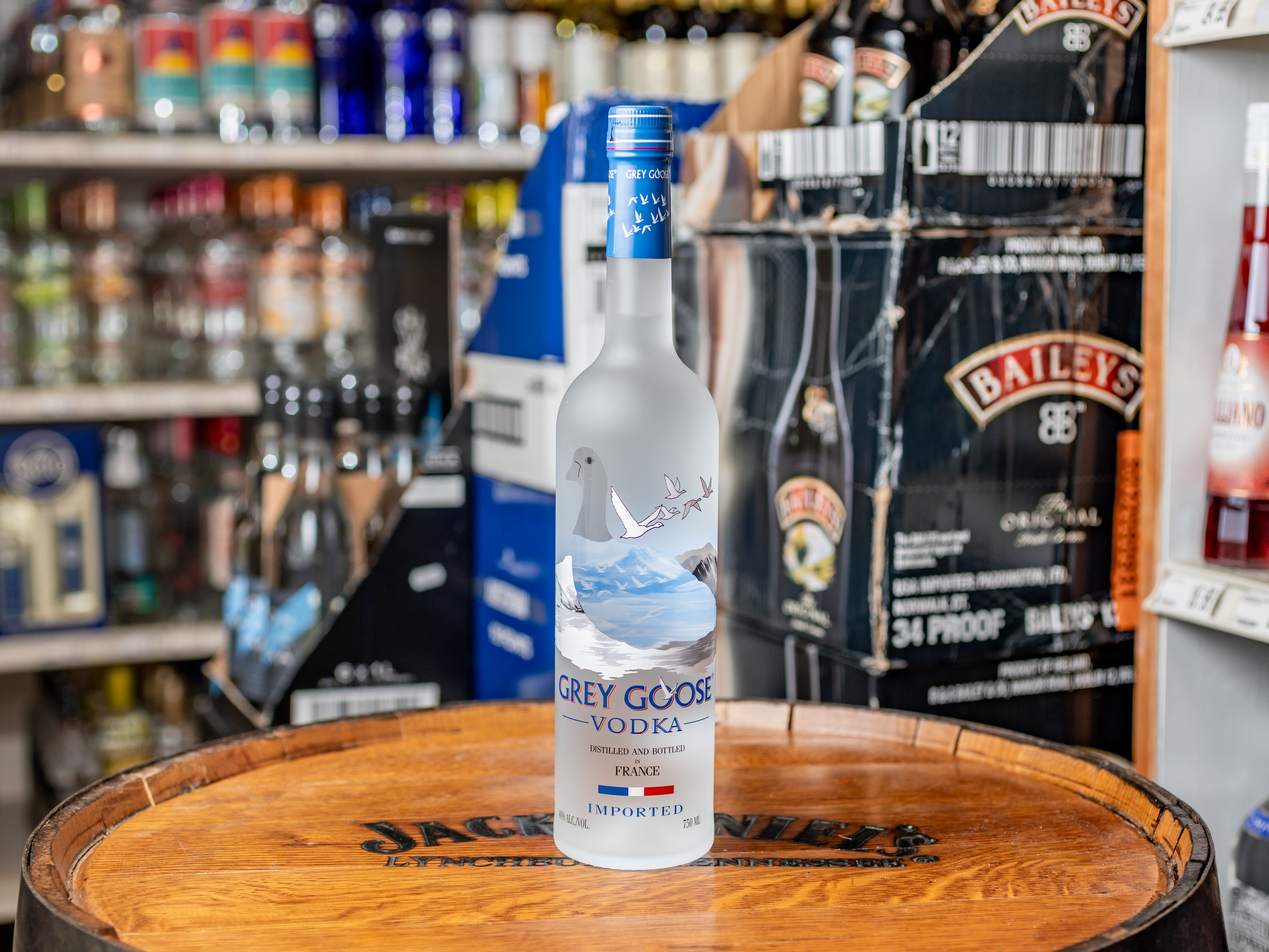 Order Grey Goose 750 ml food online from FIGARI'S WINE & LIQUOR store, Smithtown on bringmethat.com