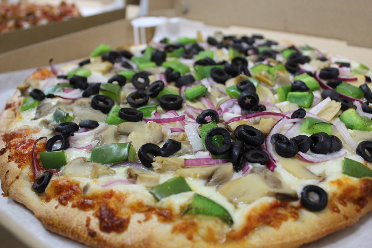 Order Vegetarian Pizza food online from Buffalo Pizza & Wings store, Macomb on bringmethat.com