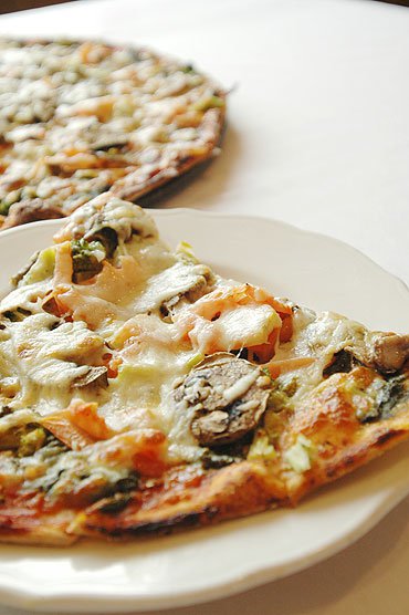 Order Fox's Special Pizza food online from Fox's Restaurant And Pub store, Oak Lawn on bringmethat.com
