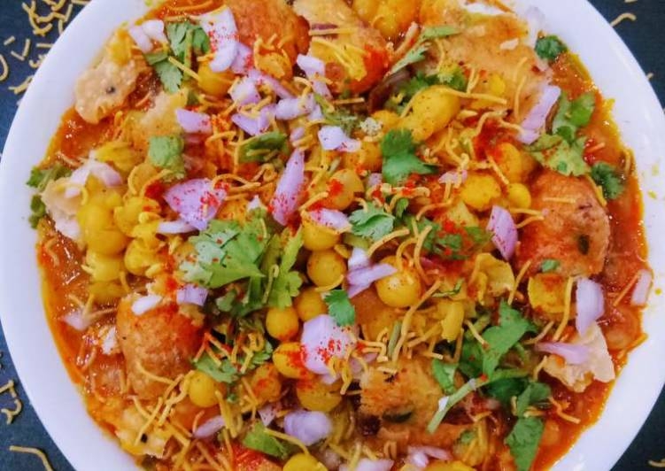 Order ALOO TIKKI CHAAT food online from Thumka Indian Express store, Algonquin on bringmethat.com