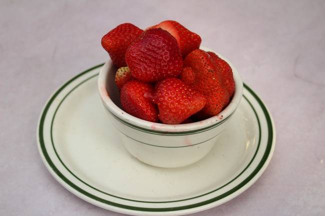 Order Fresh Strawberries Cup food online from Brents Deli store, Westlake Village on bringmethat.com
