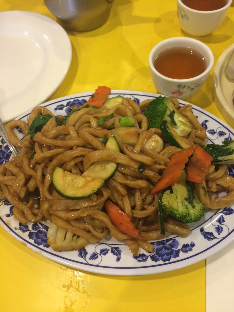 Order Vegetable Chow Mein food online from Shandong Restaurant store, Oakland on bringmethat.com