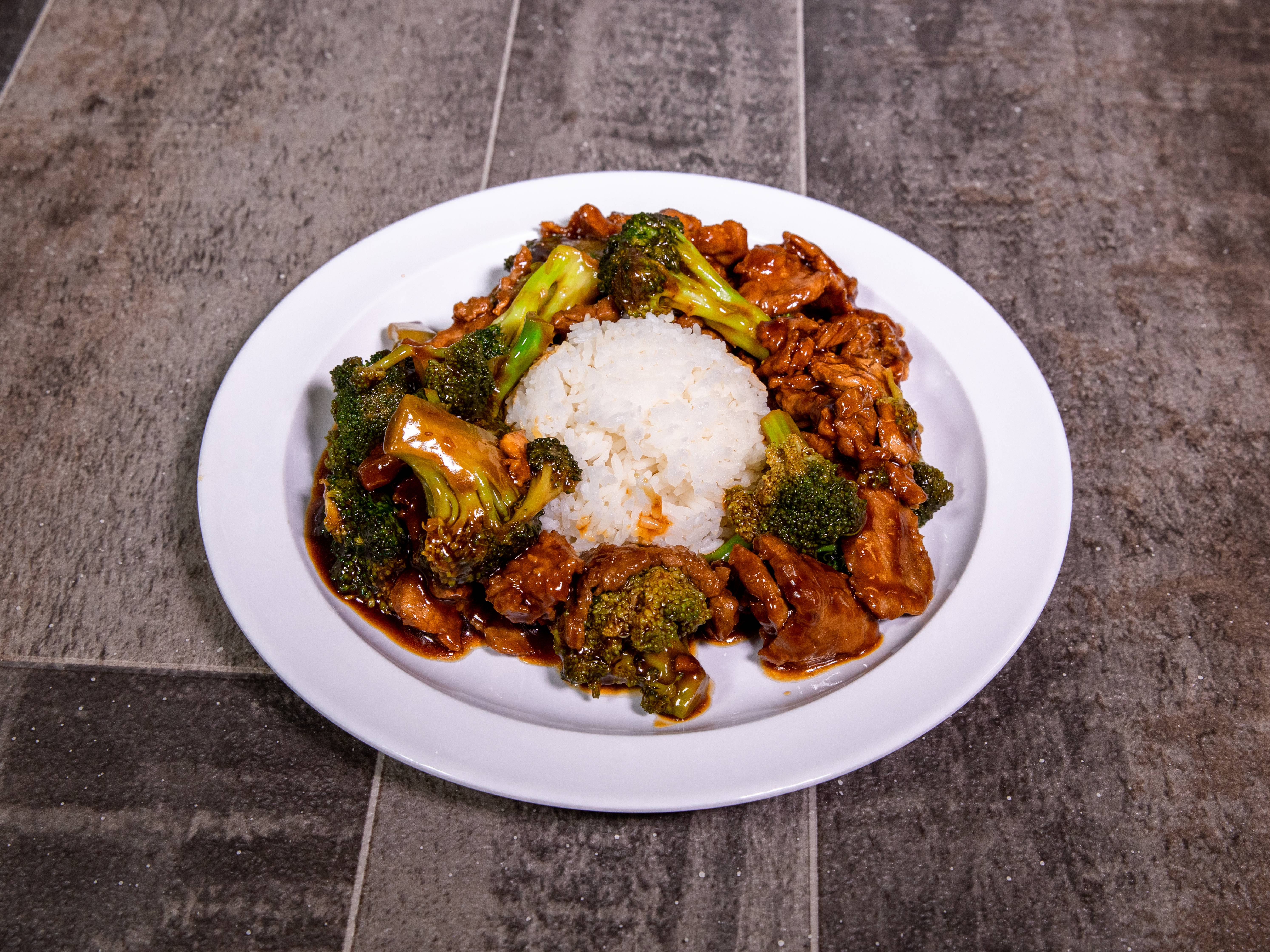 Order M2. Beef with Broccoli food online from Changs Chinese Restaurant store, Houston on bringmethat.com
