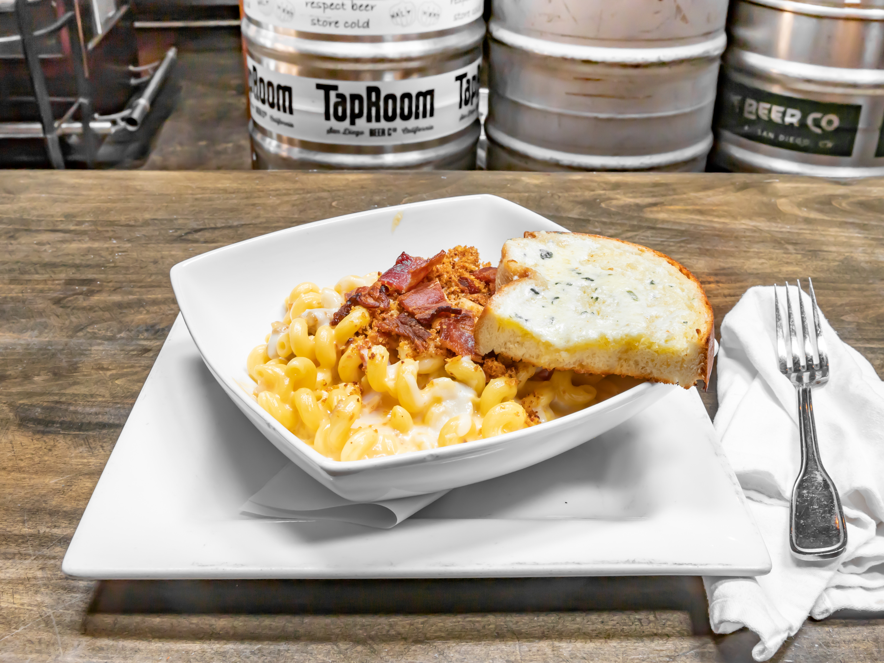 Order Beer Mac and Cheese food online from Sd Taproom store, San Diego on bringmethat.com