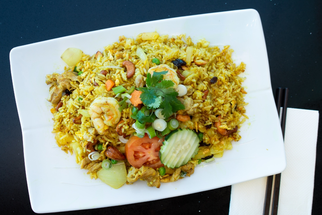 Order Pinapple Fried Rice food online from Shandra Thai Cuisine store, Palmdale on bringmethat.com