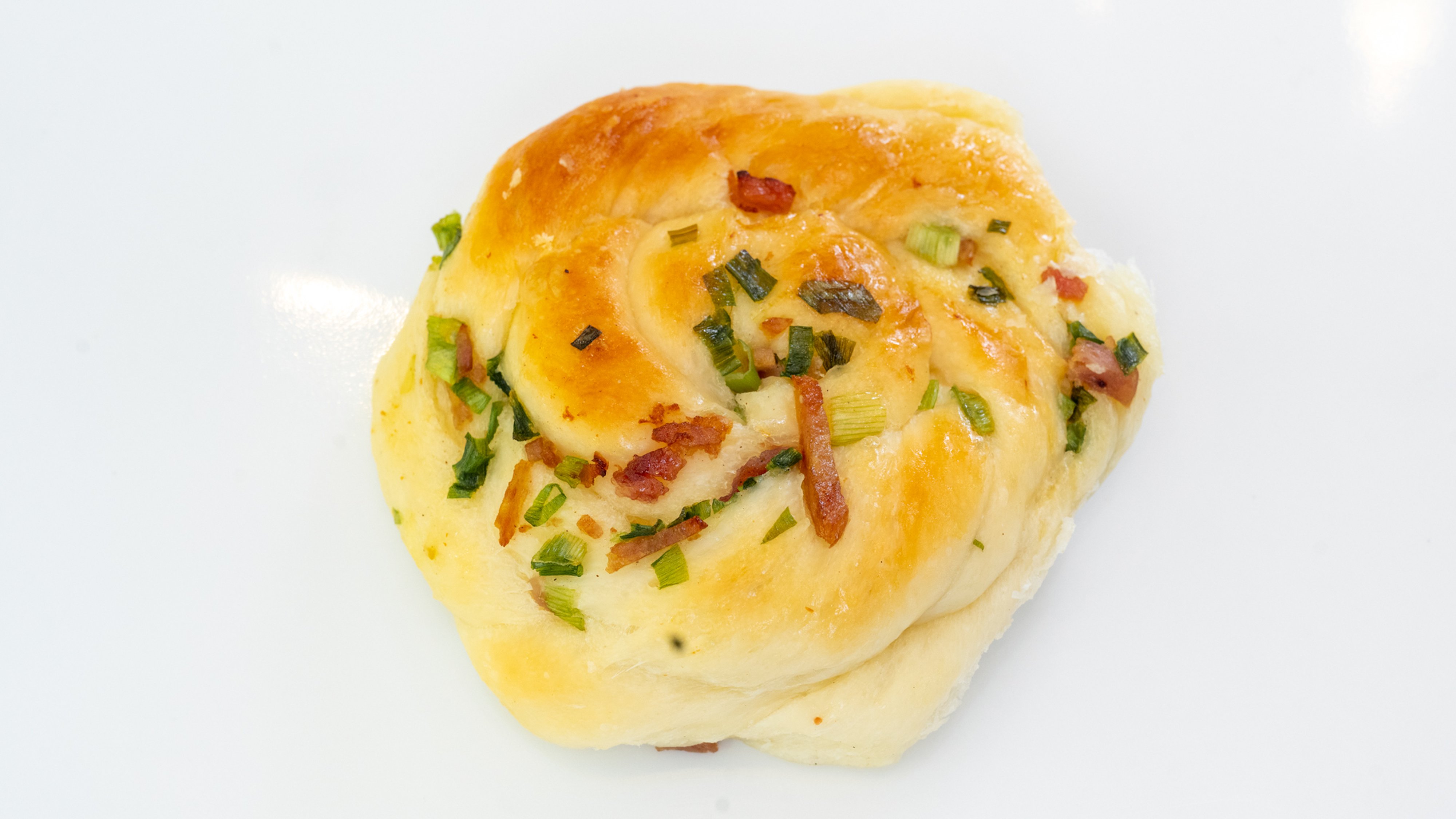 Order Onion Ham Bun with Scallion 葱油火腿卷 food online from Pineapple King Bakery store, San Francisco on bringmethat.com