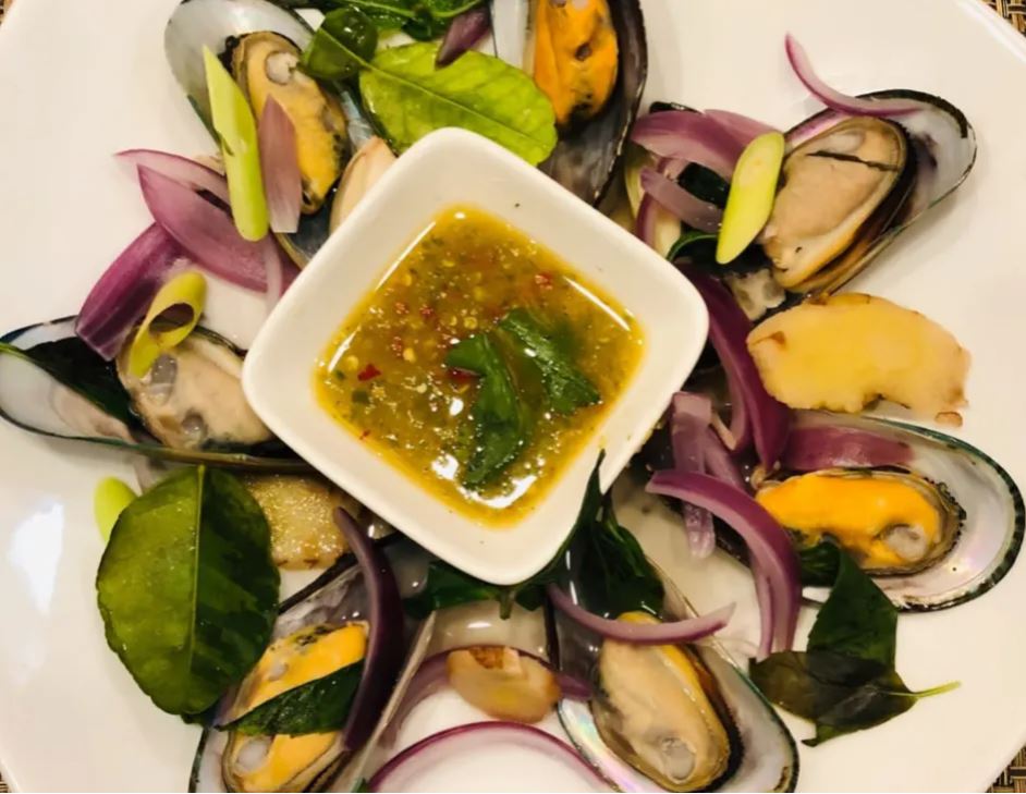 Order 14. Steamed Mussel food online from Am Thai Fusion Cuisine store, Anaheim on bringmethat.com