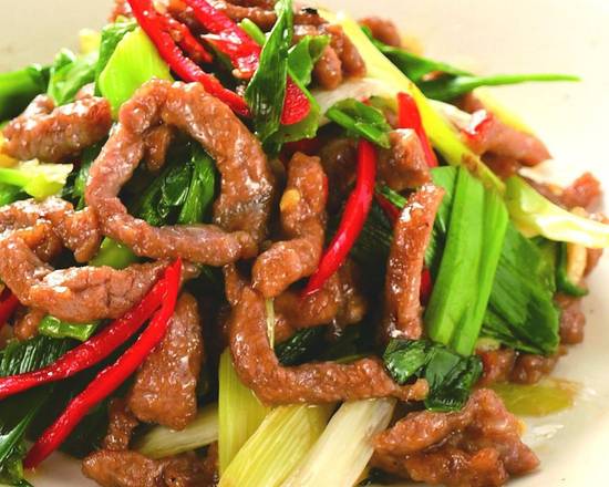 Order (牛)葱爆牛肉丝 Shredded beef & Scallion 총포 소고기 food online from Shanghai Restaurant store, Fort Lee on bringmethat.com