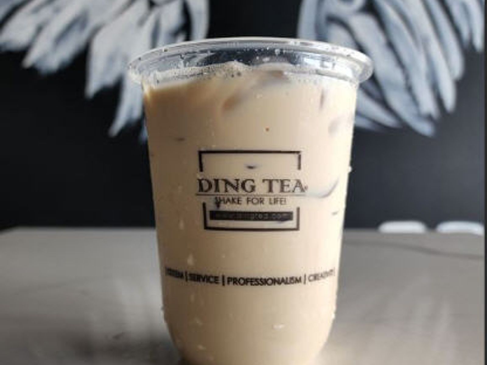 Order Oolong Milk Tea food online from Ding Tea Carson store, Carson on bringmethat.com