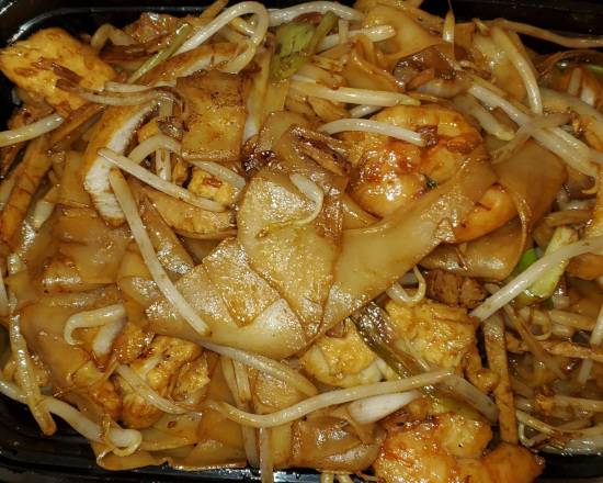 Order House Special Chow Fun (Dry) 干炒招牌河 food online from Canton Phoenix store, Tigard on bringmethat.com