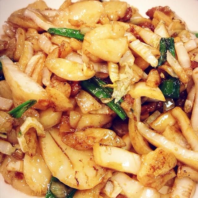 Order Stir-Fried Rice Cakes Shanghai Style food online from Canaan Restaurant store, Artesia on bringmethat.com