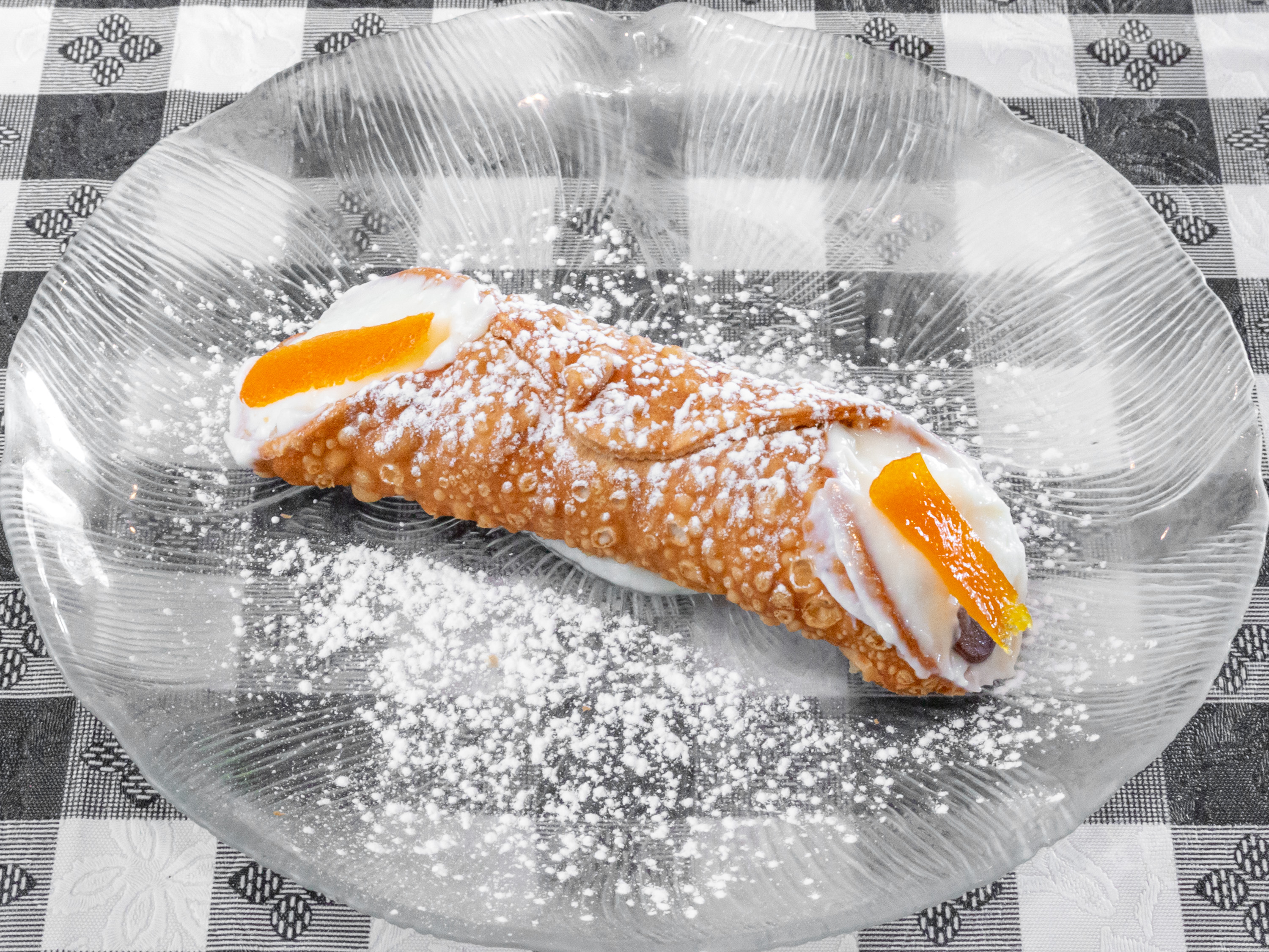 Order Cannoli food online from Gianni Ristorante & Pizzeria store, Franklin Park on bringmethat.com