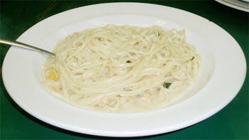 Order Linguini with White Clam Sauce - Entree food online from Primas Pasta & Pizza Restaurant store, Fort Worth on bringmethat.com
